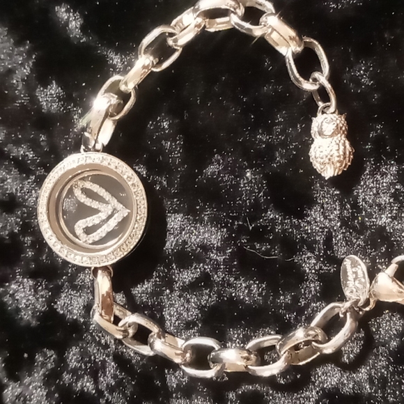 Origami Owl Jewelry - Origami owl locket bracelet with charm.